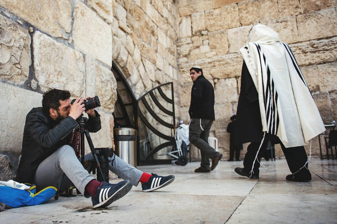 Photographers lined up at a press event